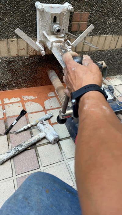 台北浴室排水洗洞, 台北冷氣管線洗洞, 台北屋頂牆壁打排水孔, 台北陽台鑽排水孔, 台北鑽孔, 台北洗洞, 台北牆壁洗洞價格, 台北牆壁排水孔, 台北洗孔價格, 台北水電洗洞